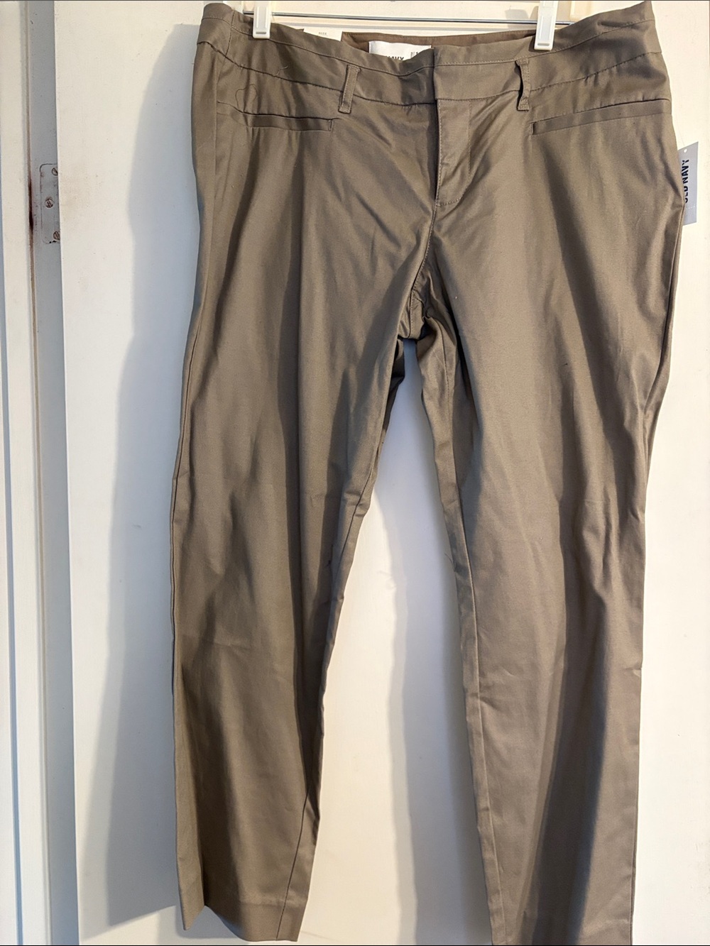 Old Navy Khaki Women's low rise Capri with Stretch